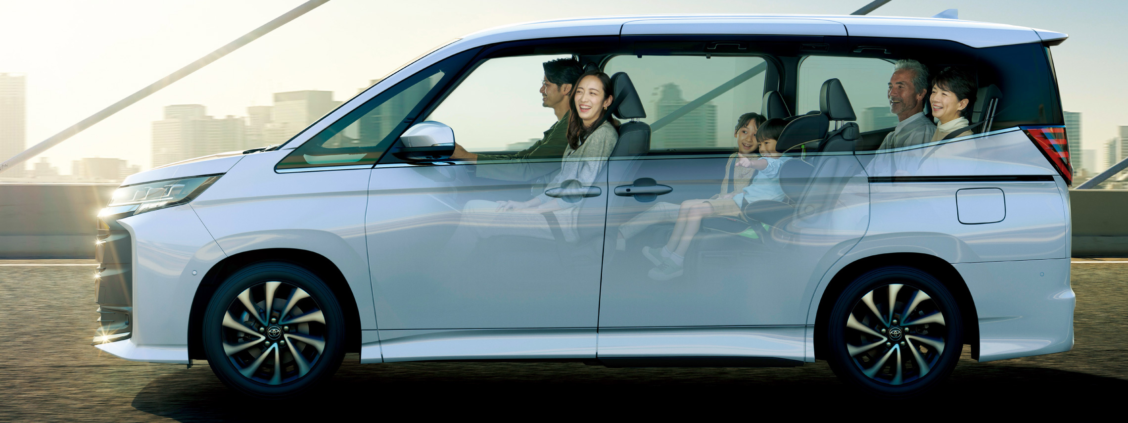 ノア | 室内空間 | トヨタモビリティ富山株式会社