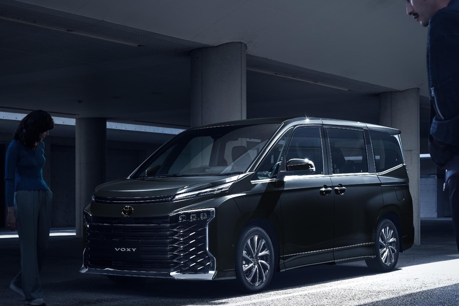 【モデル入り素材】S-Z（ハイブリッド・2WD・7人乗り）