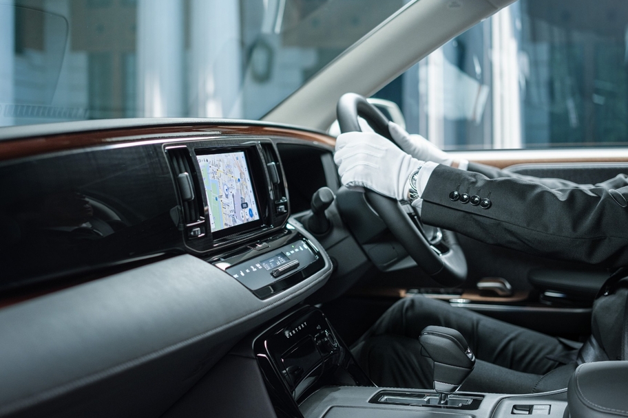 ボディカラーは精華（せいか）レイディエントシルバーメタリック〈1C0〉