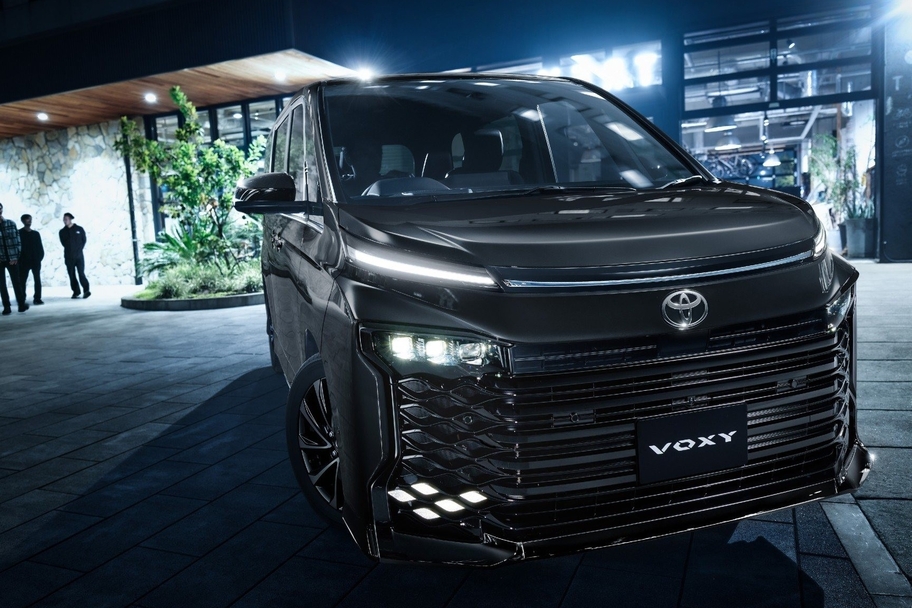 【モデル入り素材】S-Z（2WD・7人乗り）