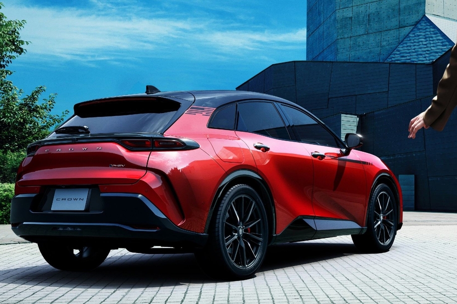 【モデル入り素材】SPORT RS（2.5Lプラグインハイブリッド車）